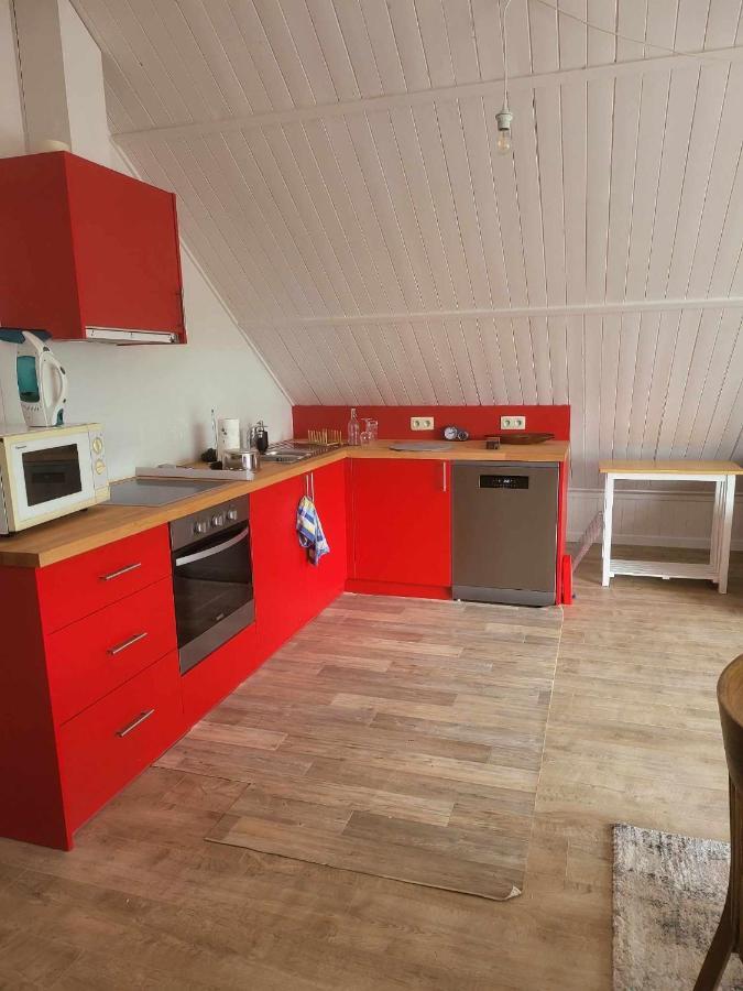 דינאן A La Salle De Jeux Et Son Jardin Autour De La Cabane Verte מראה חיצוני תמונה